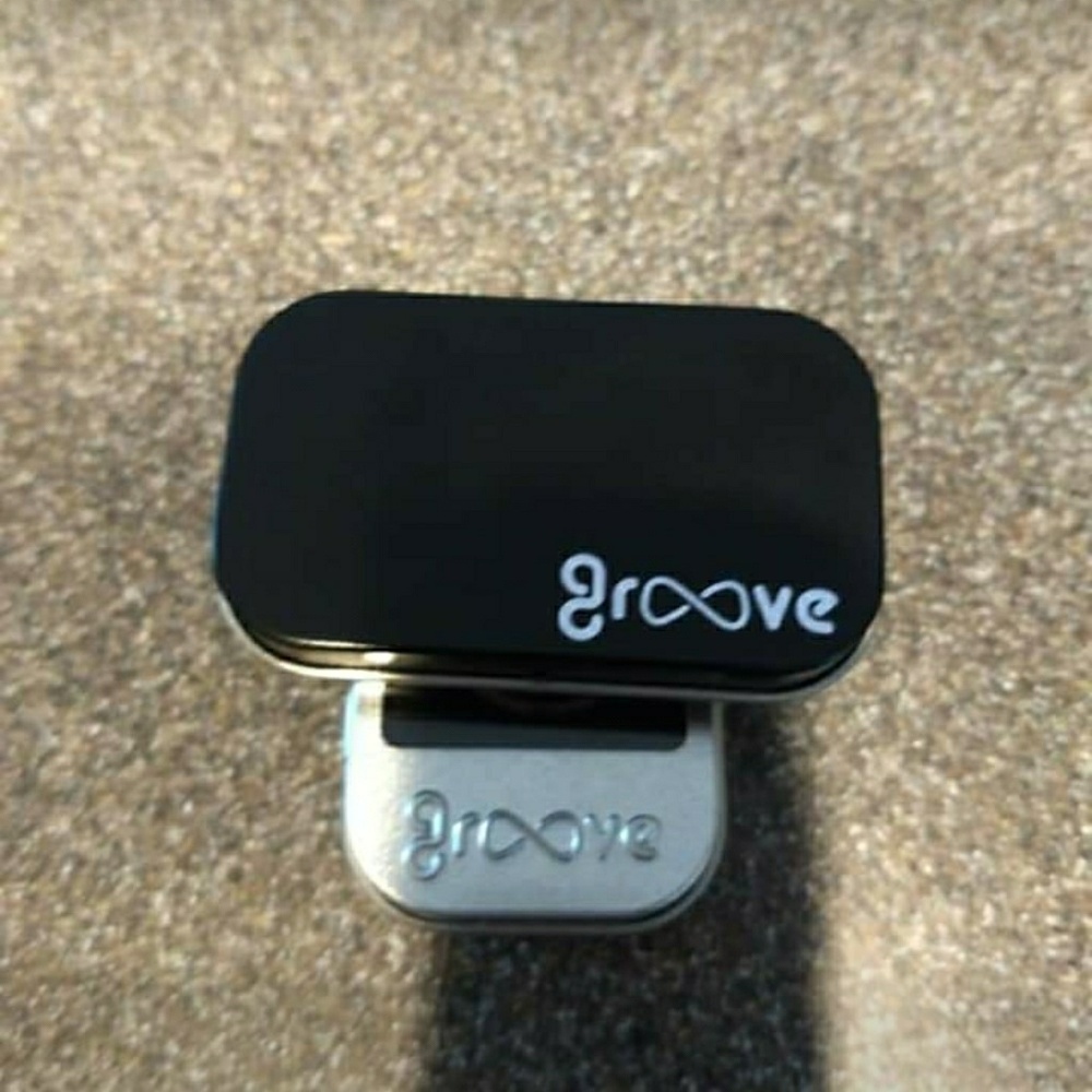 Groove  his/hers wedding bands